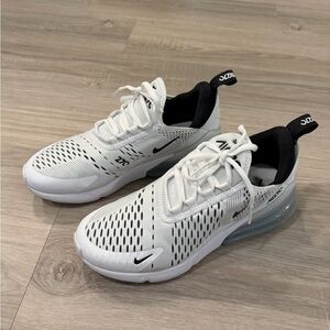 Women’s Nike Air Max 270 White and Black Shoes Size 7.5